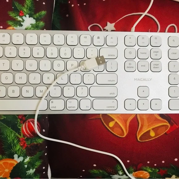 Macally Premium Wired Mac Keyboard used only a few times in excellent condition - Picture 8 of 8